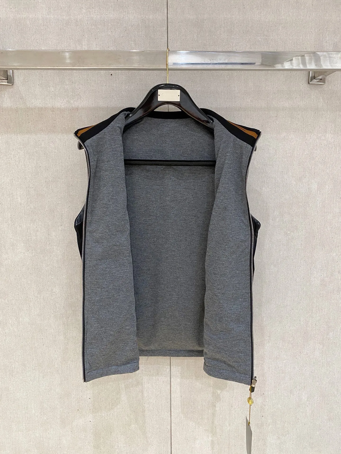 LP Autumn and Winter New Arrival Original Reversible Vest Classic Hot Sale version Simple and fashionable Versatile, soft and delicate to the touch, comfortable on the upper body. Original imported lettering hardware accessories are supplied to customers, representing the fine workmanship of the Factory. Black Blue Sizes: M-4XL